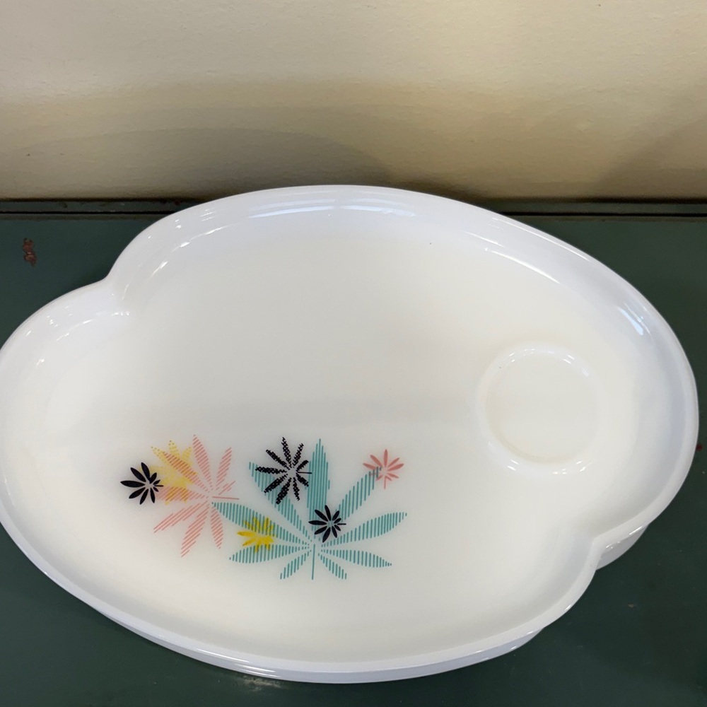 Vintage 1950s Federal Glass ‘Atomic Flower’ Pattern Milk Glass Snack Plates.